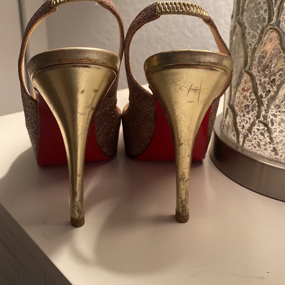 Beautiful Christian Louboutin Gold Pumps Sz 37 - Picture 3 of 6